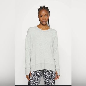 Athleta women’s gray sweatshirt S L19-12